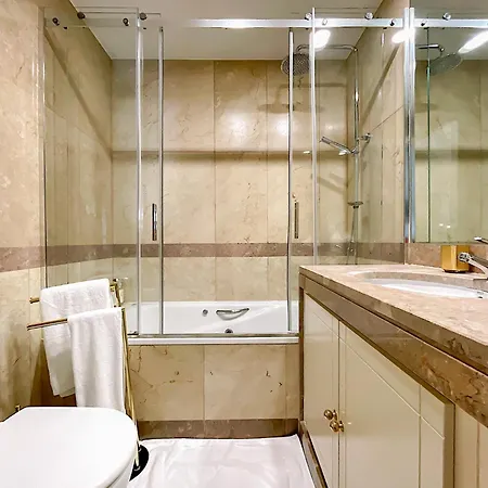 Apartment Prestige Entire 3 Bedroom Luxury Lissabon